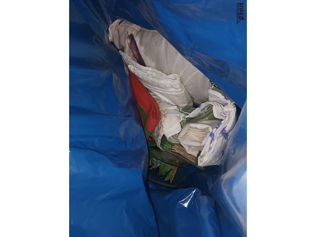 Lot 379 - lot kledij en linnen - afbeelding 5 van  5