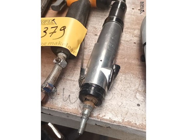 Lot 379 - pneumatische tacker en schroevendraaier - afbeelding 3 van  4