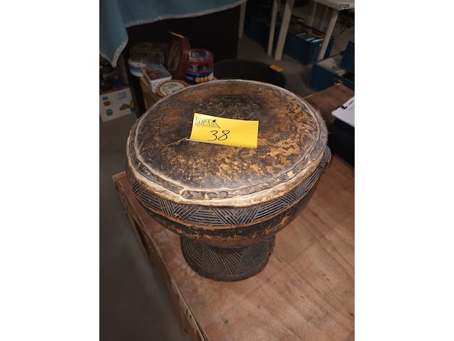 Lot 38 - afrikaanse trommel - afbeelding 1 van  3