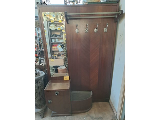 Lot 38 - art deco halmeubel eikenhout met spiegel en paraplubak - afbeelding 1 van  4