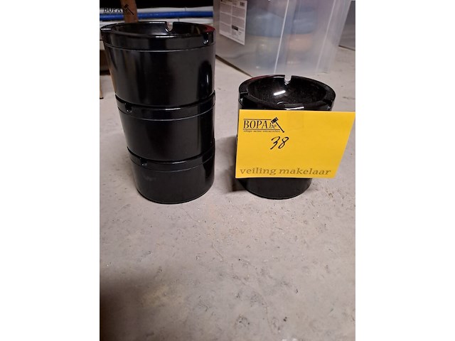 Lot 38 - asbak - 5 stuk zwart - afbeelding 1 van  1