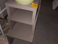 Lot 38 - bijzettafels en vaas - afbeelding 3 van  3