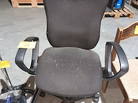 Lot 38 - bureaustoel - afbeelding 1 van  3