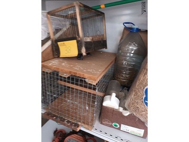 Lot 38 - dierenbenodigdheden. 9 stuks - afbeelding 4 van  6