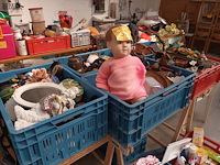 Lot 38 - diverse decoratie. 5 bakken - afbeelding 1 van  7