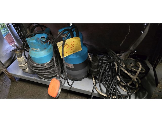 Lot 38 - dompelpomp 2 stuks - afbeelding 1 van  4