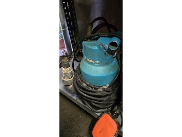 Lot 38 - dompelpomp 2 stuks - afbeelding 2 van  4