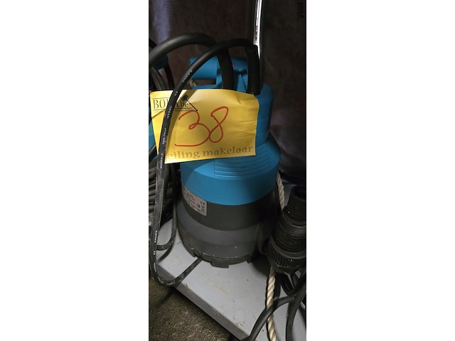 Lot 38 - dompelpomp 2 stuks - afbeelding 3 van  4