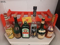 Lot 38 - dranken en wijnrek - afbeelding 1 van  4