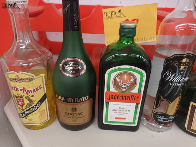 Lot 38 - dranken en wijnrek - afbeelding 4 van  4