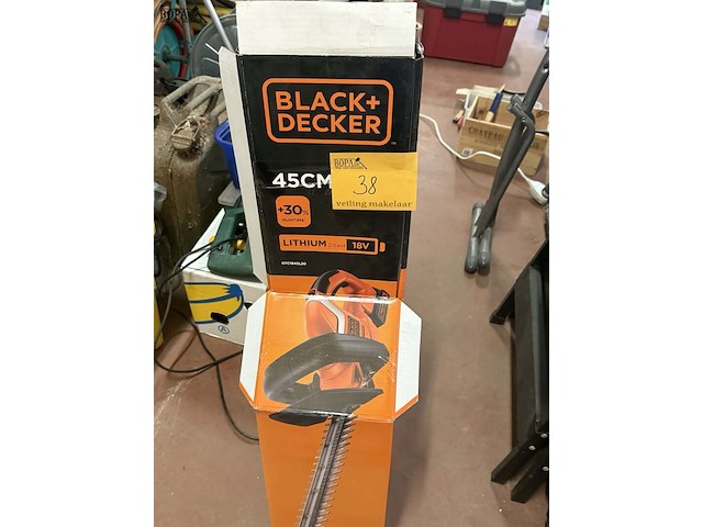 Lot 38 - heggenschaar black & decker 45cm met lithium batterij - afbeelding 1 van  4