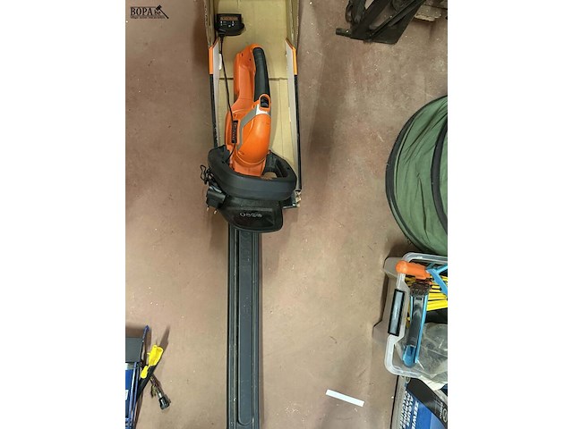 Lot 38 - heggenschaar black & decker 45cm met lithium batterij - afbeelding 4 van  4