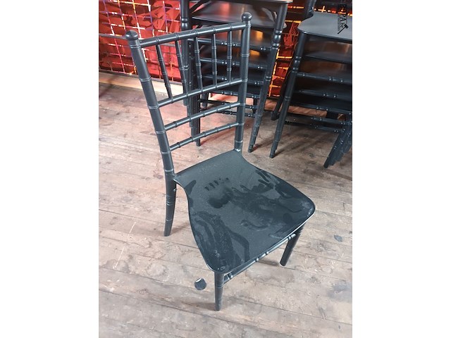 Lot 38 - houten stoel. 12 stuks - afbeelding 2 van  3