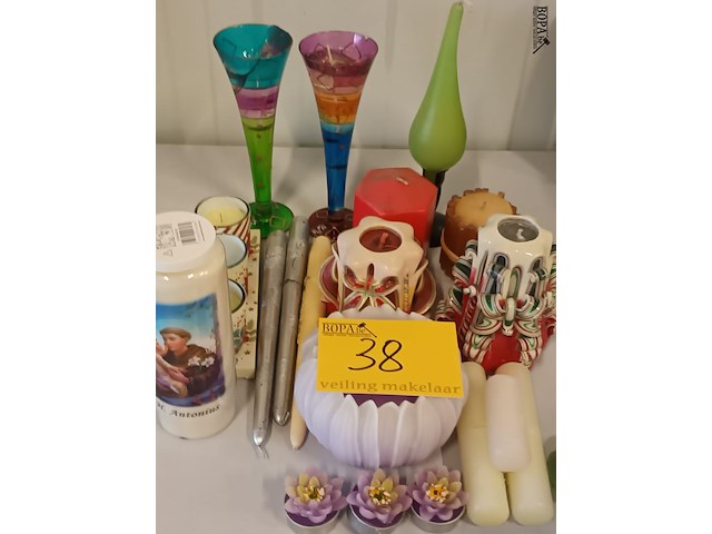 Lot 38 - kaarsen. 19 stuks - afbeelding 1 van  5