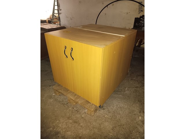 Lot 38 - kasten. 2 stuks - afbeelding 1 van  2