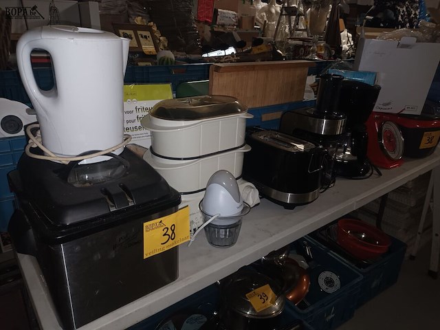 Lot 38 - keukentoestellen. 11 stuks - afbeelding 1 van  4