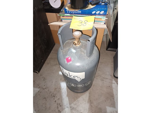 Lot 38 - lege propaangasfles - afbeelding 1 van  3