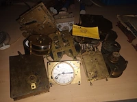 Lot 38 - lot koperen klokmechanismen