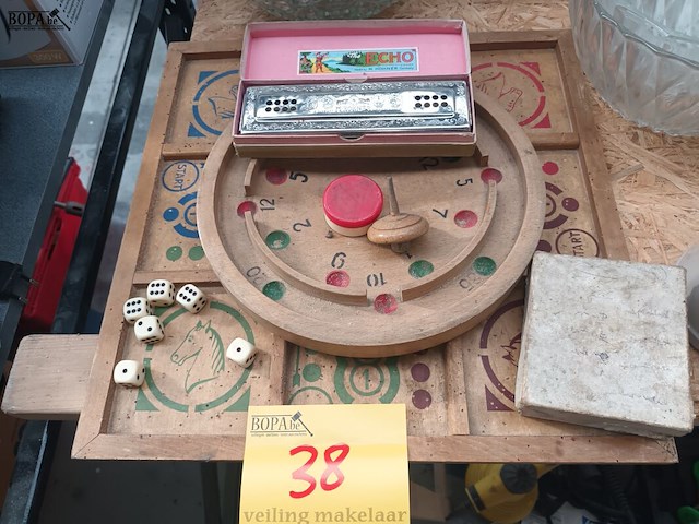 Lot 38 - lotje oud speelgoed - afbeelding 1 van  4