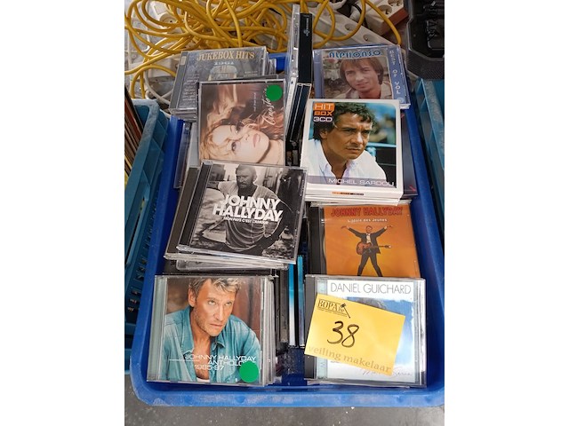 Lot 38 - muziek cd’s. 2 bakken - afbeelding 1 van  4