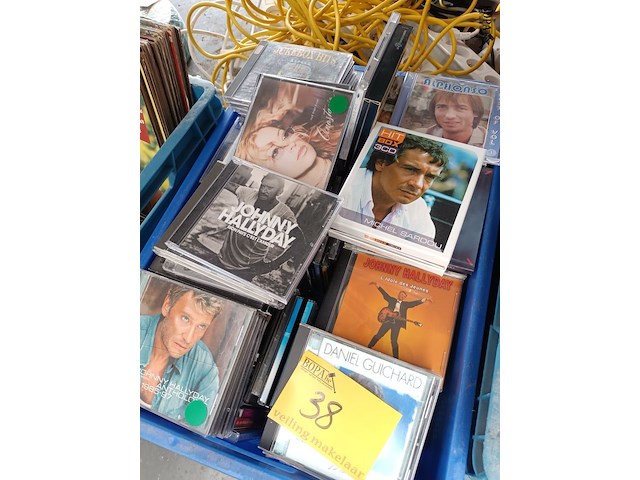 Lot 38 - muziek cd’s. 2 bakken - afbeelding 4 van  4