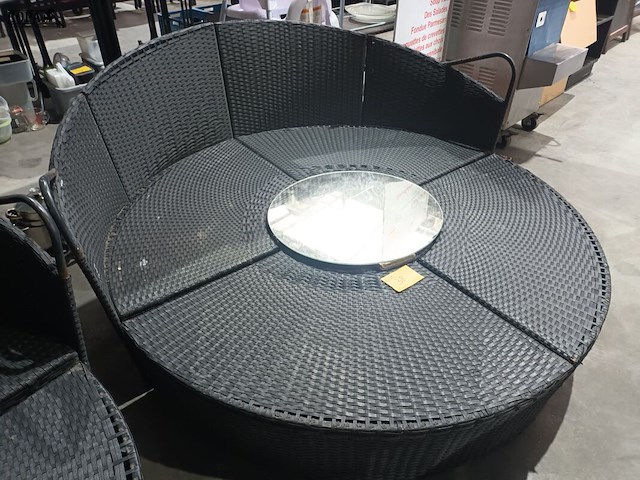 Lot 38 - rond lounge set - afbeelding 1 van  3