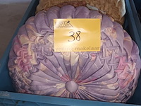 Lot 38 - ronde sierkussens. 4 stuks - afbeelding 3 van  3