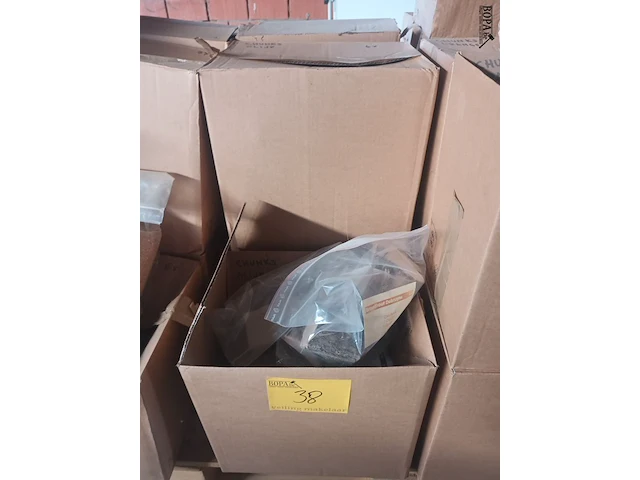 Lot 38 - rookhout chunks olijf 1 kg. 18 stuks - afbeelding 1 van  2