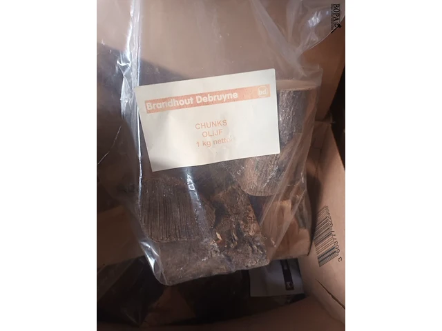 Lot 38 - rookhout chunks olijf 1 kg. 18 stuks - afbeelding 2 van  2