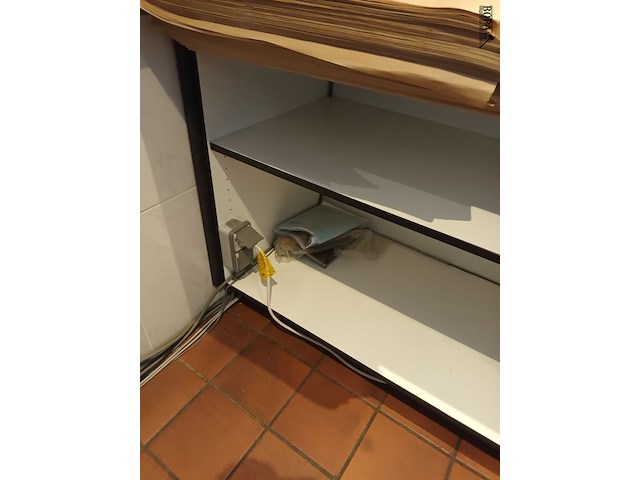 Lot 38 - scheidingswandkast - afbeelding 3 van  4