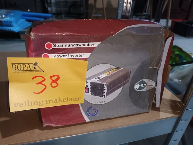 Lot 38 - spanningsomvormer - afbeelding 1 van  2