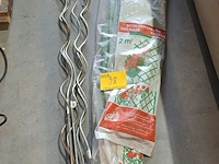 Lot 38 - tomatenspiralen 5 stuks en groen uitrekbaar tuinspalier van