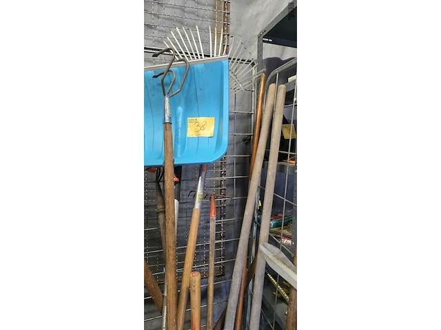 Lot 38 - tuinmateriaal ong 19 stuks - afbeelding 4 van  7