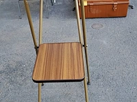 Lot 38 - vintage inklapbare diaprojectortafel '70 met formica blad - afbeelding 2 van  2
