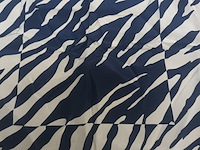 Lot 38 - zijden sjaal - afbeelding 2 van  3