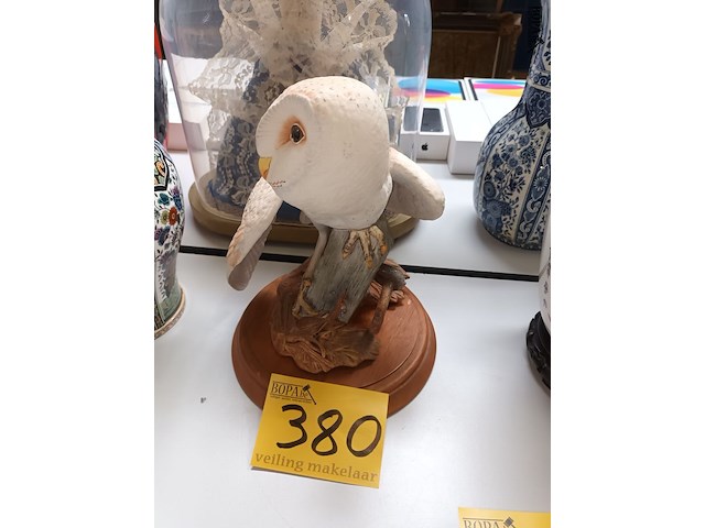 Lot 380 - beeld uil op sokkel - afbeelding 2 van  3