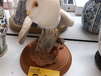 Lot 380 - beeld uil op sokkel - afbeelding 2 van  3