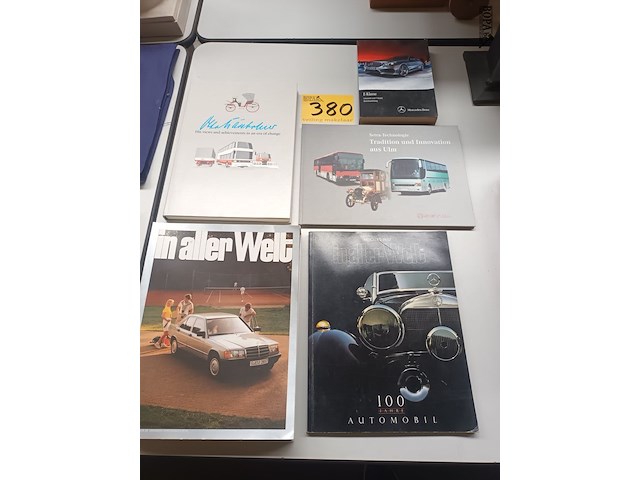Lot 380 - boeken en tijdschriften over auto’s. 9 stuks - afbeelding 1 van  5