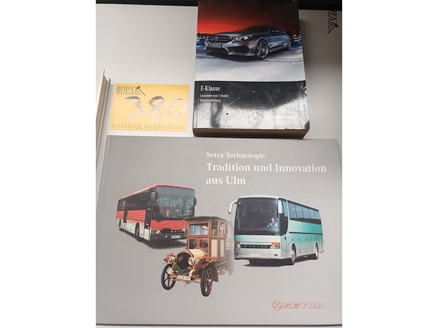 Lot 380 - boeken en tijdschriften over auto’s. 9 stuks - afbeelding 2 van  5
