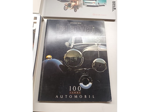 Lot 380 - boeken en tijdschriften over auto’s. 9 stuks - afbeelding 5 van  5