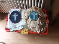 Lot 380 - kantwerk - afbeelding 1 van  4