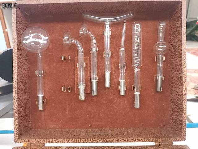 Lot 380 - kwakzalver medisch set - afbeelding 4 van  4