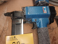 Lot 380 - pneumatische tacker - afbeelding 2 van  3
