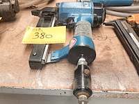 Lot 380 - pneumatische tacker - afbeelding 3 van  3