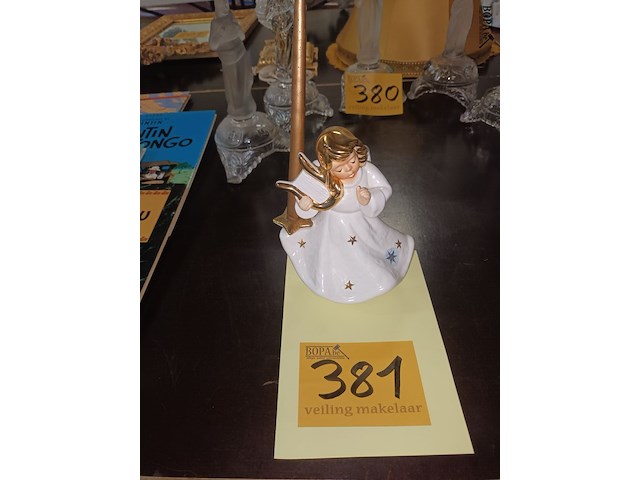 Lot 381 - beeldje goebel kerstengel - afbeelding 1 van  5