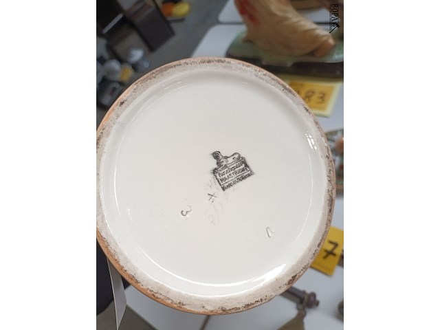 Lot 381 - dekselvaas petrus regout maastricht - afbeelding 3 van  4