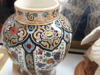 Lot 381 - dekselvaas petrus regout maastricht - afbeelding 4 van  4