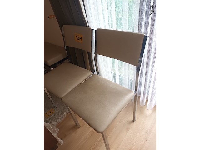 Lot 381 - keukenstoelen en krukjes. 5 stuks - afbeelding 2 van  5