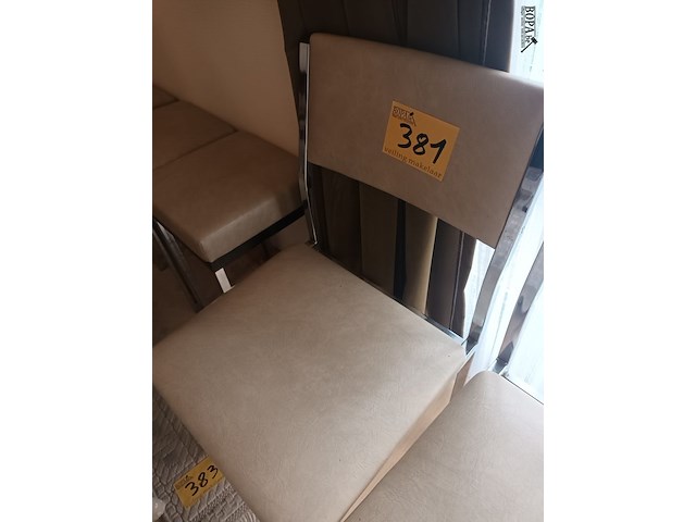 Lot 381 - keukenstoelen en krukjes. 5 stuks - afbeelding 5 van  5