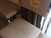 Lot 381 - keukenstoelen en krukjes. 5 stuks - afbeelding 5 van  5